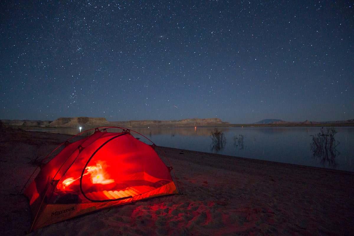 Free camping on a beach on Lake Powell in Utah